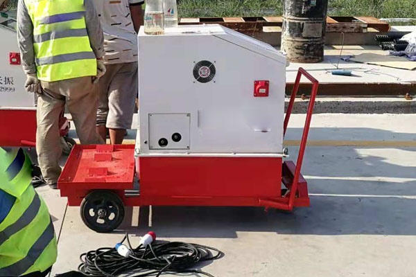 工人頭頂烈日筑橋梁，智能張拉設(shè)備家贊他們是在用汗水詮釋勞動者的辛勤！